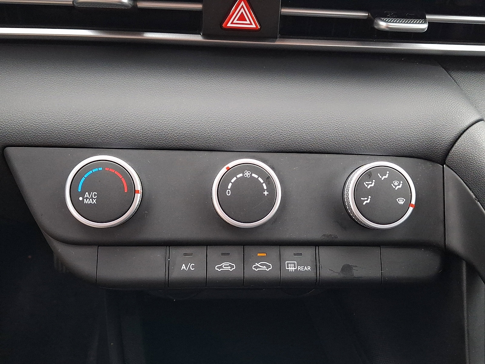 Certified 2024 Hyundai Elantra SE image 15