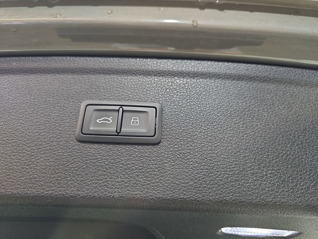 Used 2023 Audi Q5 2.0T Premium w/ Convenience Package image 13