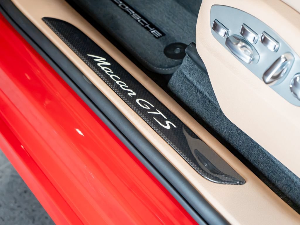 Certified 2025 Porsche Macan GTS AWD/4WD image 16