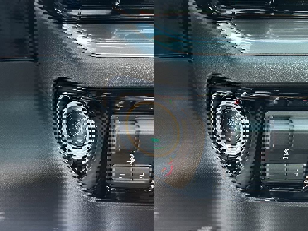 Certified 2025 Chevrolet Silverado 1500 High Country image 35