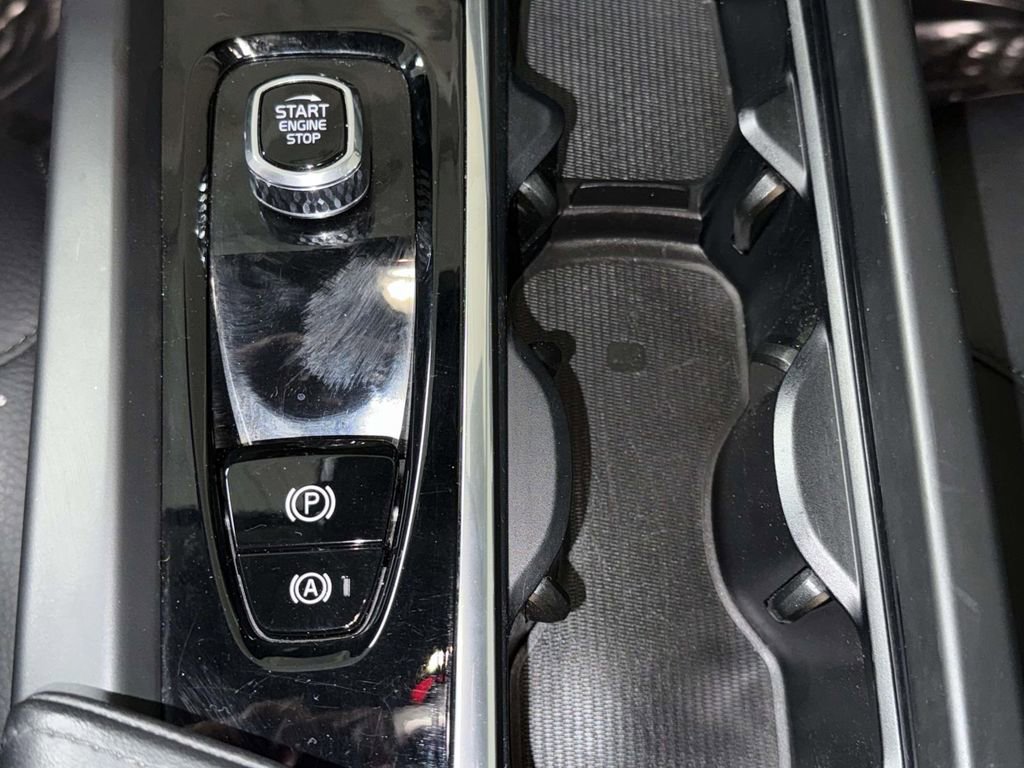 Used 2023 Volvo XC60 B5 Plus w/ Climate Package AWD/4WD image 23