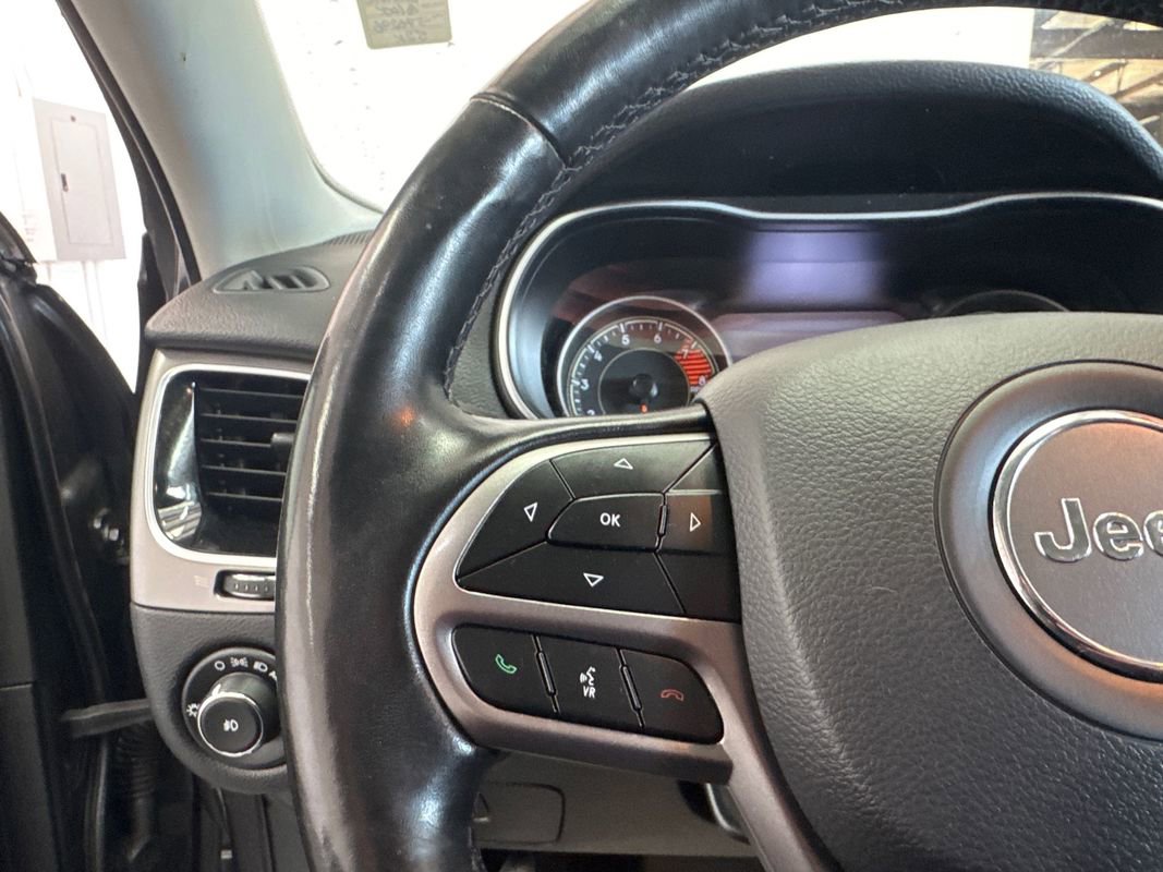 Used 2020 Jeep Cherokee Limited w/ Mopar Interior Package image 12