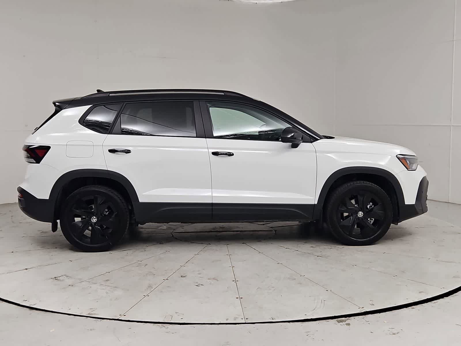 New 2026 Volkswagen Taos SE FWD image 7