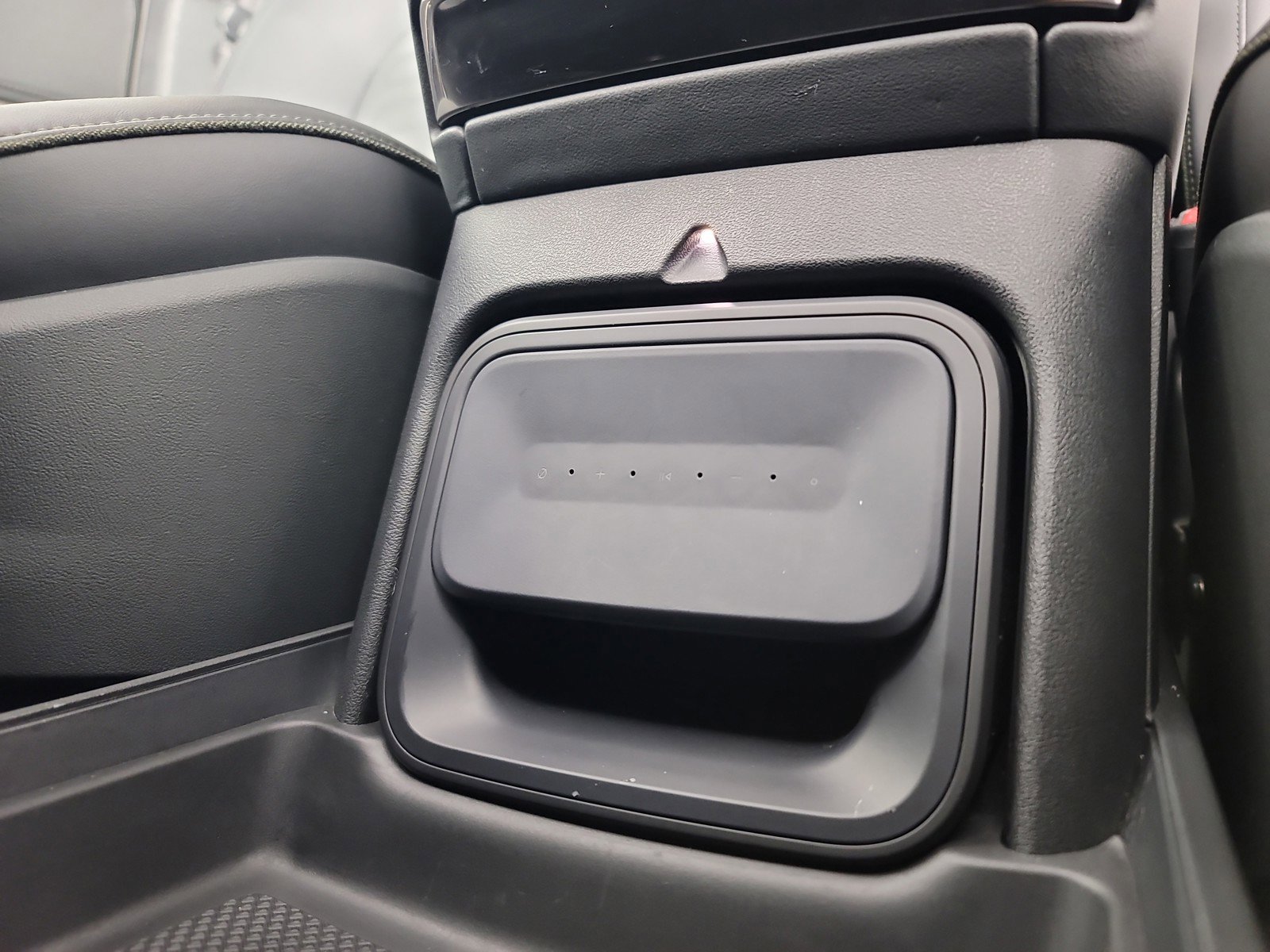 Used 2023 Rivian R1S Adventure AWD/4WD image 33