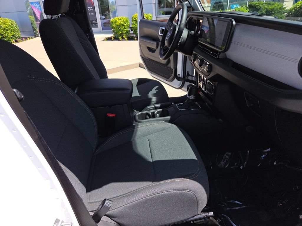 Certified 2025 Jeep Gladiator Sport AWD/4WD image 24