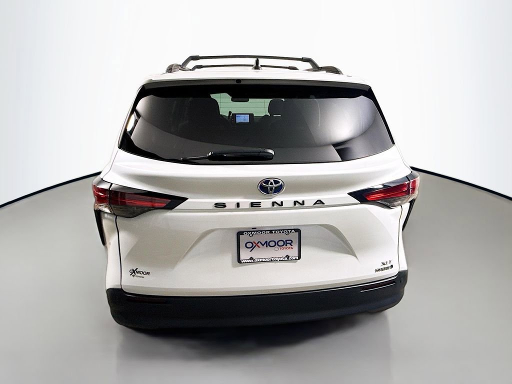 Certified 2022 Toyota Sienna XLE FWD image 6