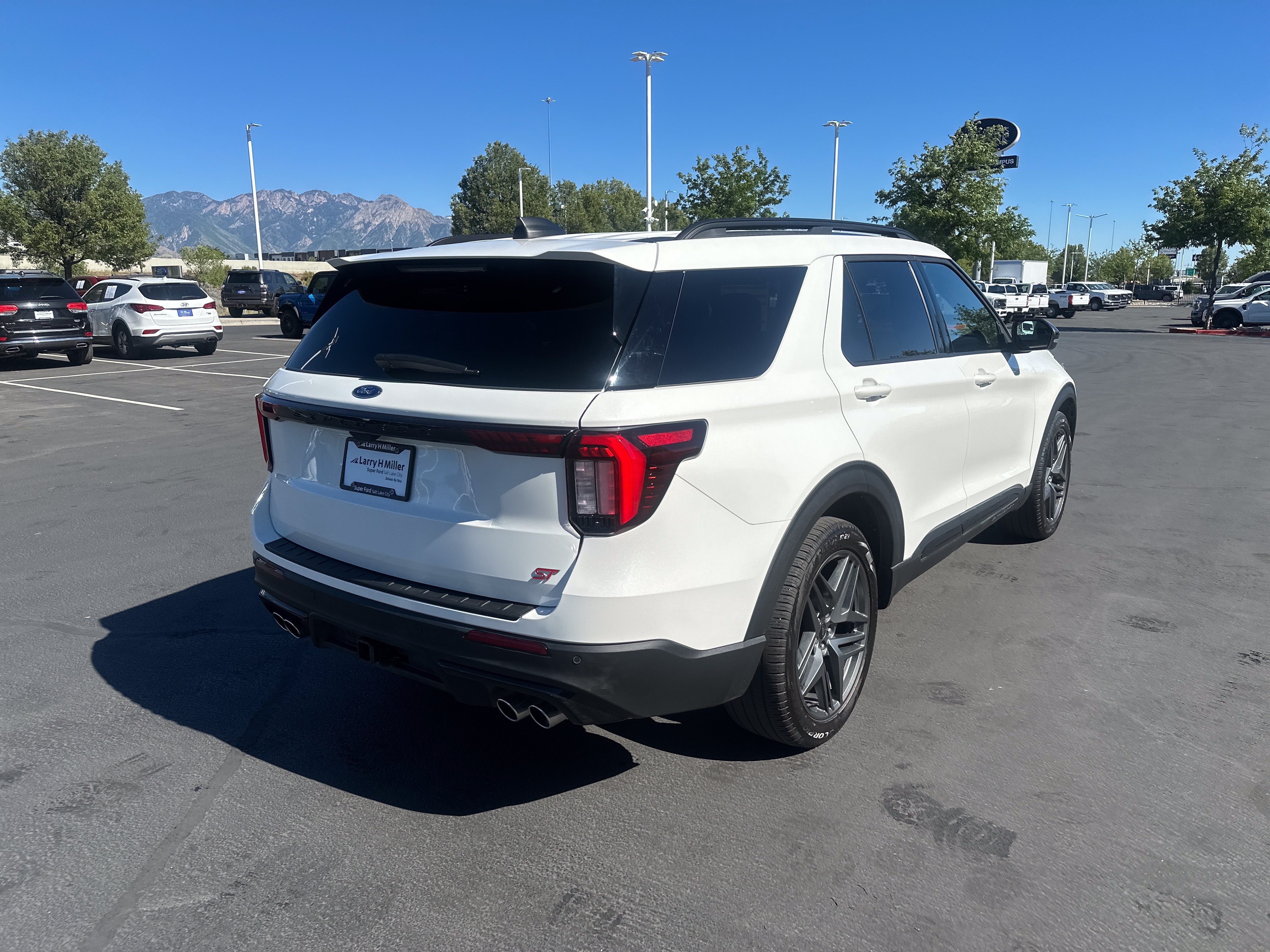 Used 2025 Ford Explorer ST w/ Sun And Sound Package AWD/4WD image 5