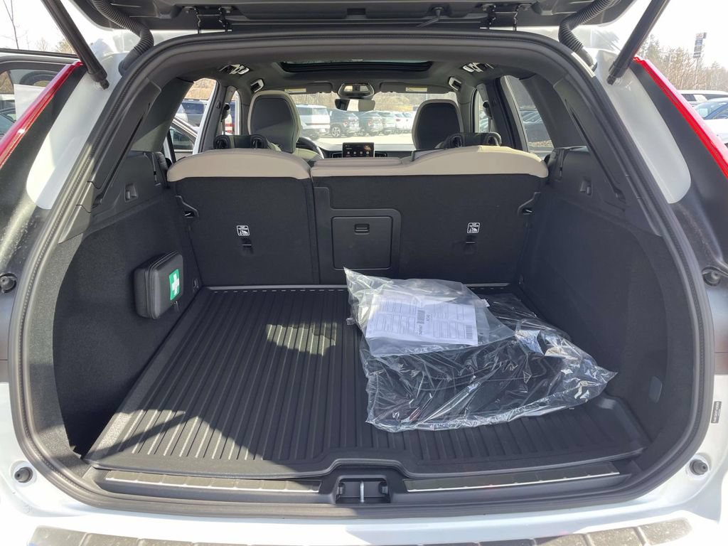 New 2026 Volvo XC60 B5 Plus w/ Protection Package Premier AWD/4WD image 30