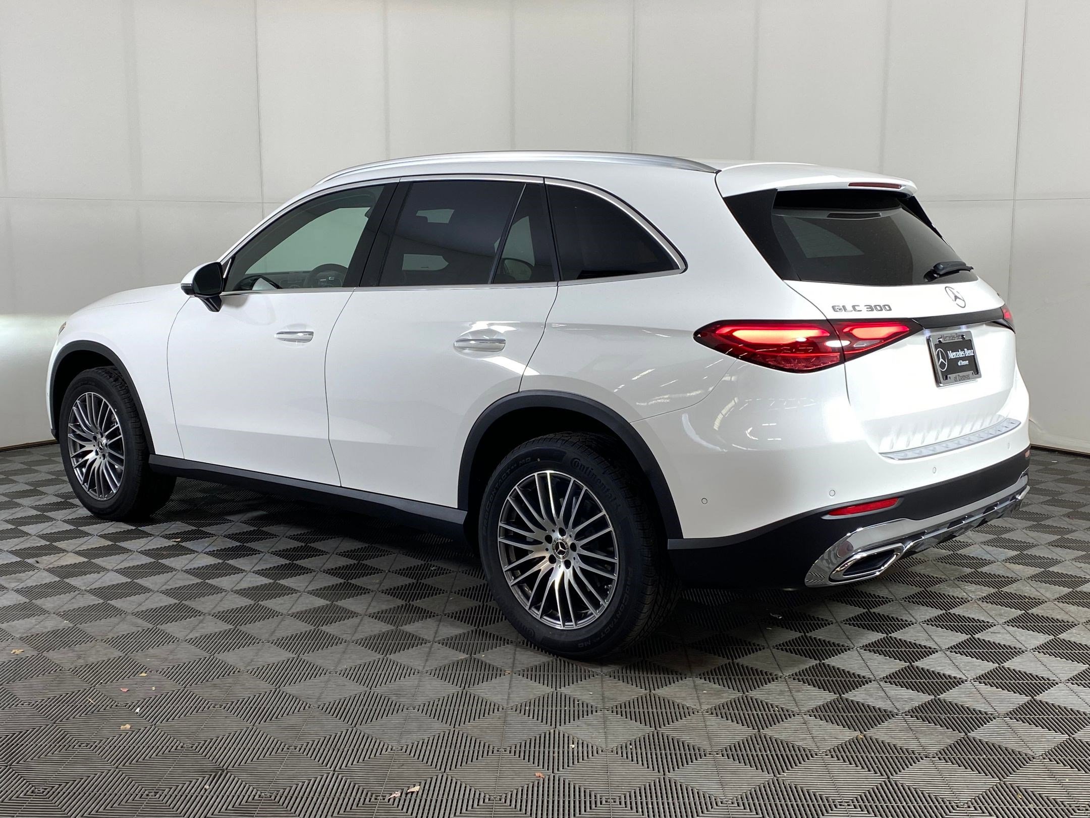 Used 2026 Mercedes-Benz GLC 300 4MATIC image 3