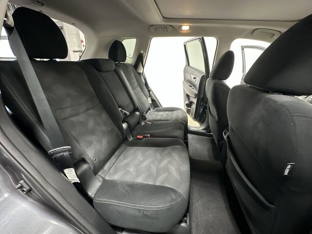 Used 2015 Nissan Rogue SV w/ SV Premium Package image 25