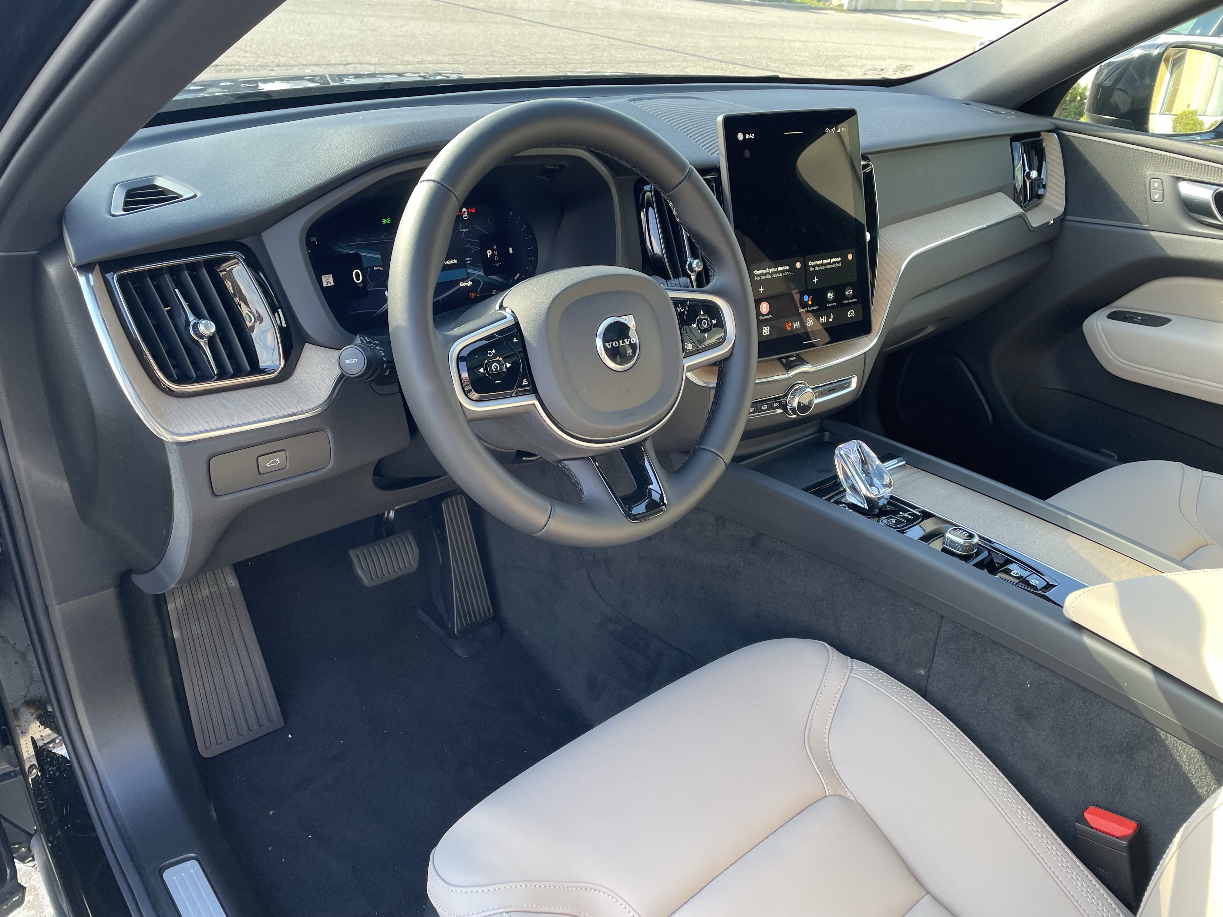 New 2026 Volvo XC60 B5 Plus w/ Protection Package Premier image 18