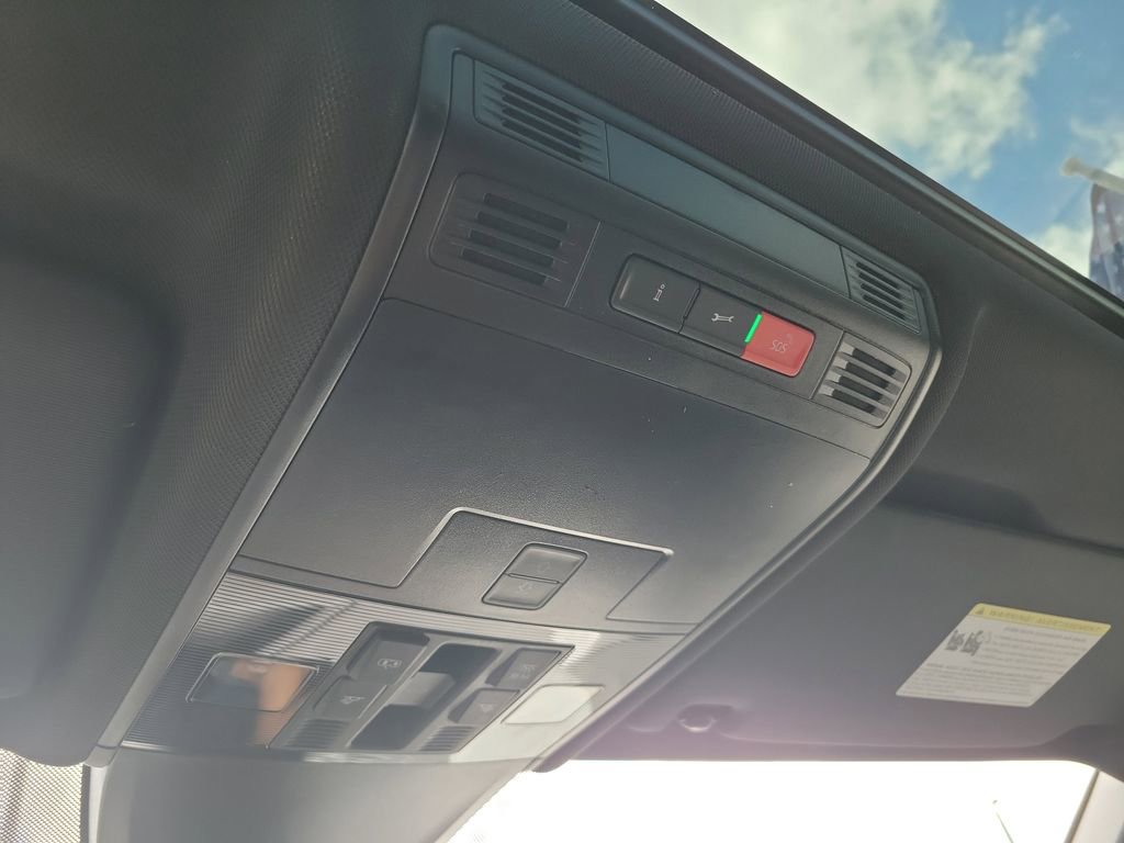 Used 2022 Volkswagen Tiguan SE R-Line image 37