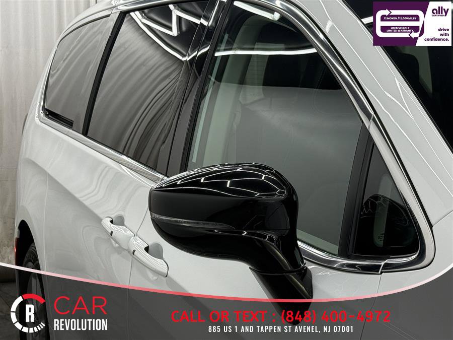 Used 2024 Chrysler Pacifica Touring-L FWD image 54