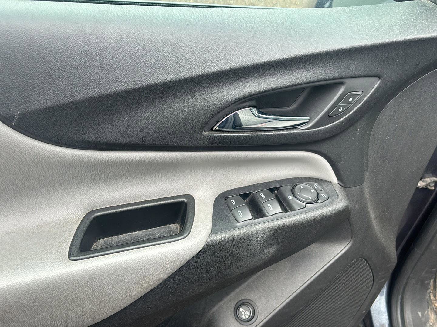 Used 2018 Chevrolet Equinox LT image 19