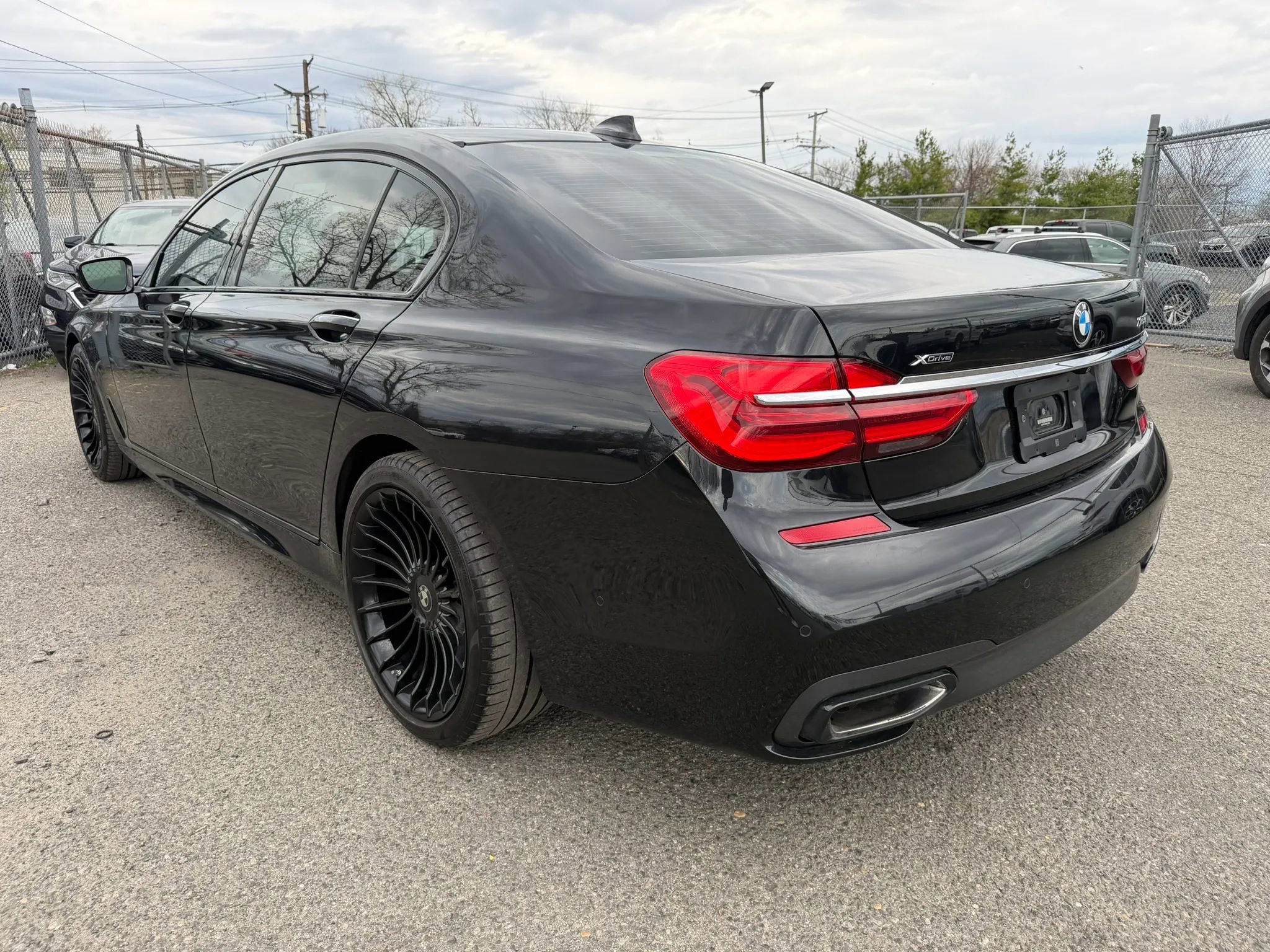 Used 2019 BMW 750i xDrive w/ Executive Package AWD/4WD image 7