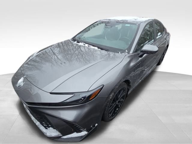 Used 2025 Toyota Camry SE image 2
