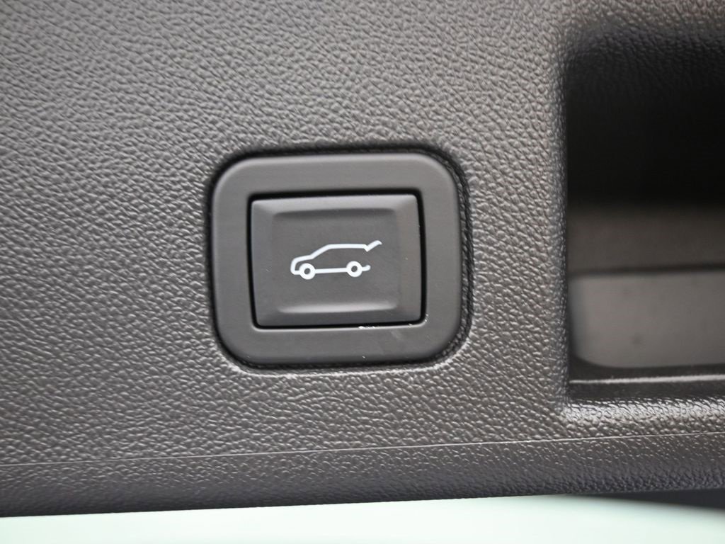 Used 2024 Chevrolet Equinox Premier image 16