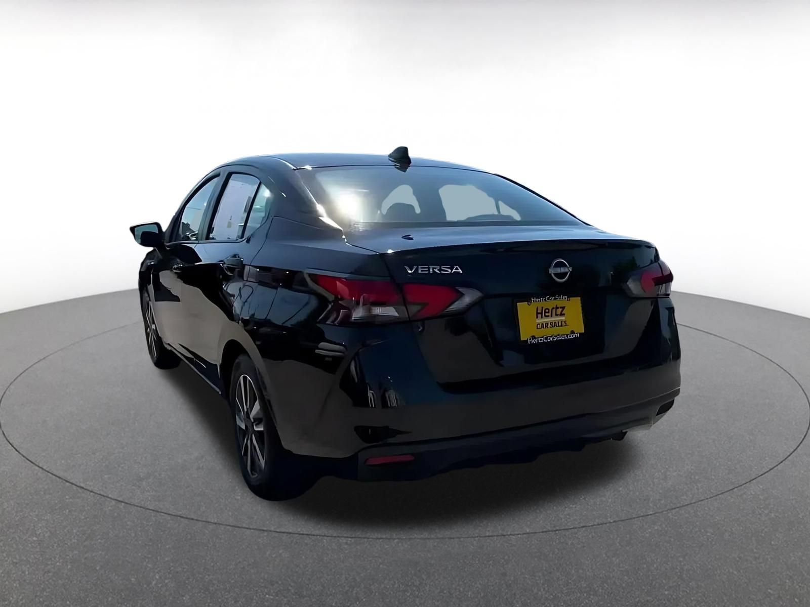 Used 2025 Nissan Versa SV FWD image 10