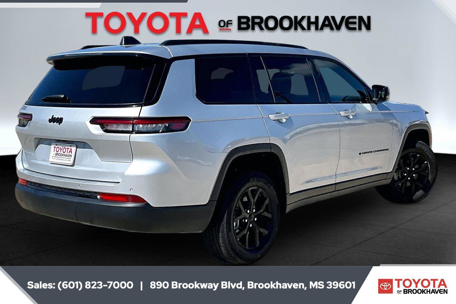 Used 2025 Jeep Grand Cherokee L Altitude RWD image 11