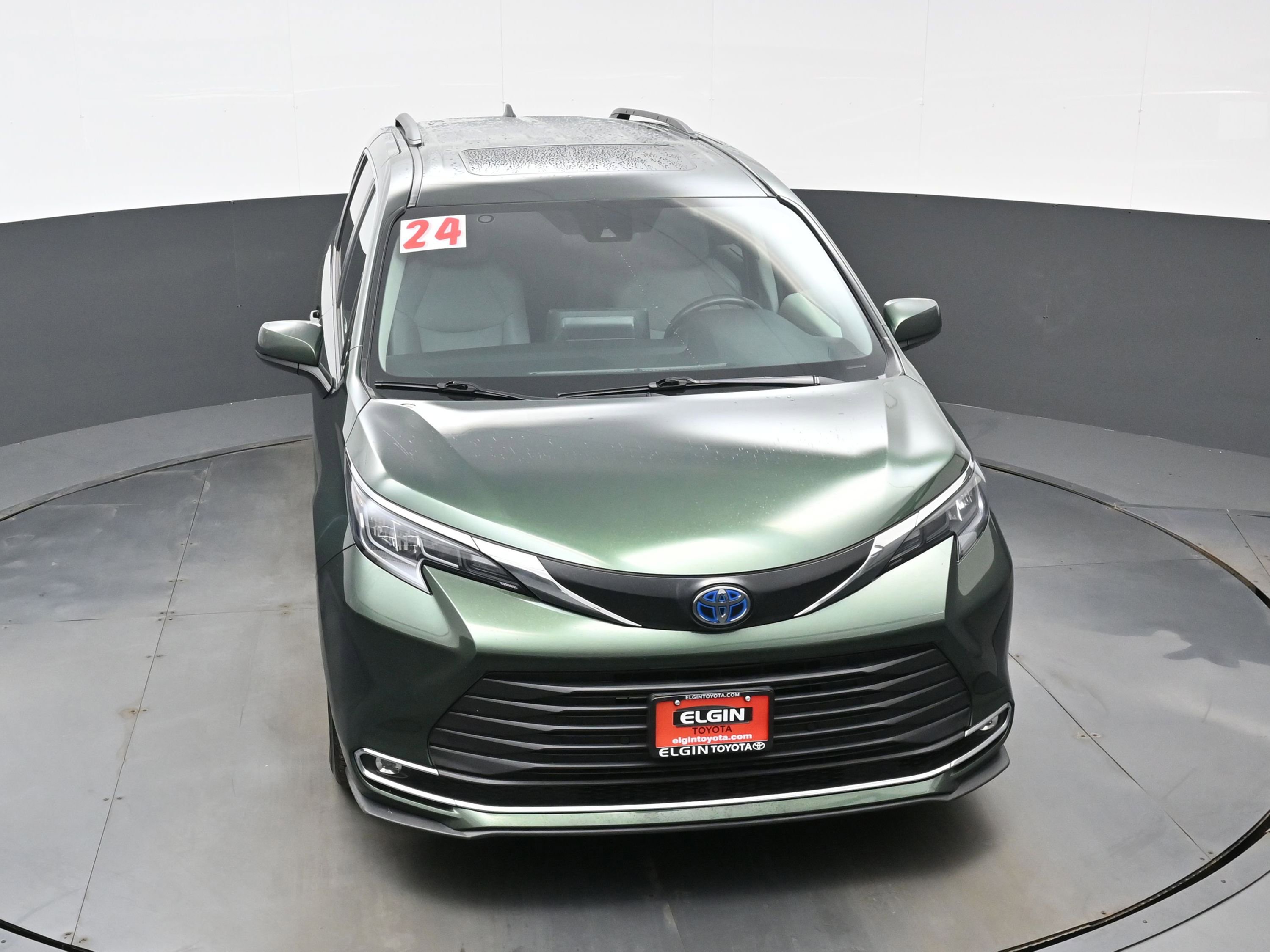 Used 2024 Toyota Sienna XLE image 37