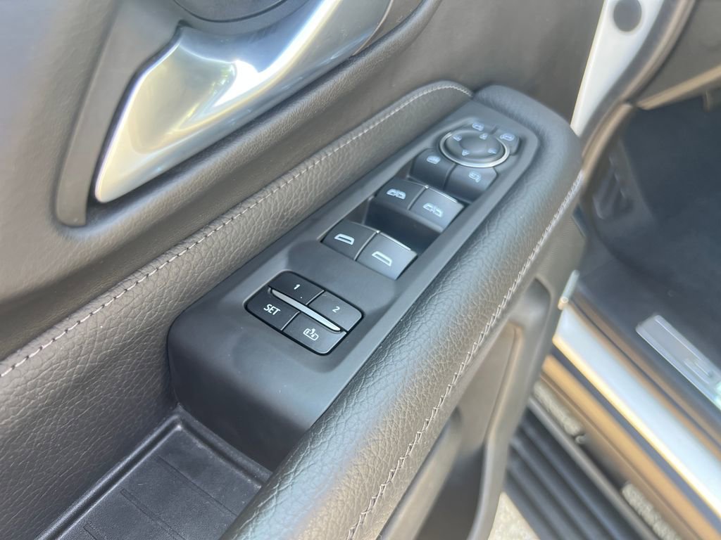 Used 2022 GMC Yukon Denali AWD/4WD image 11