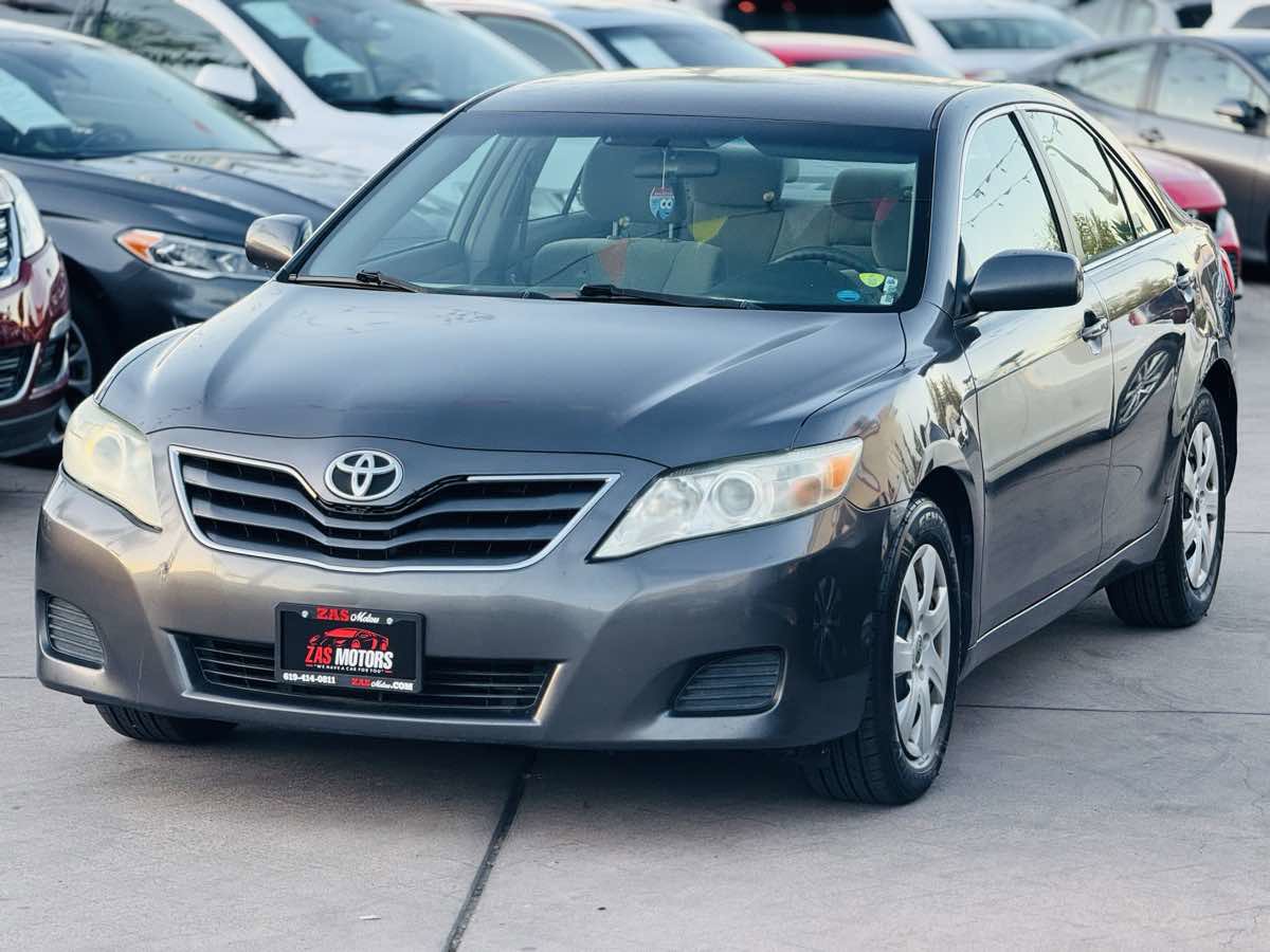 Used 2011 Toyota Camry LE image 3