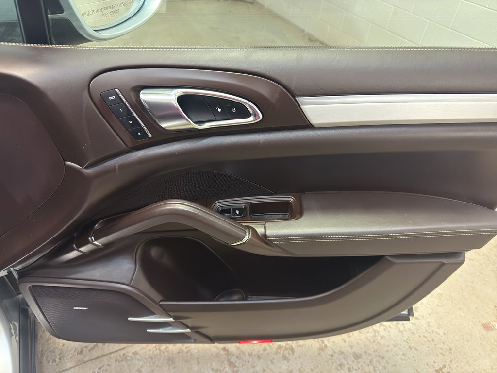 Used 2016 Porsche Cayenne Turbo image 21