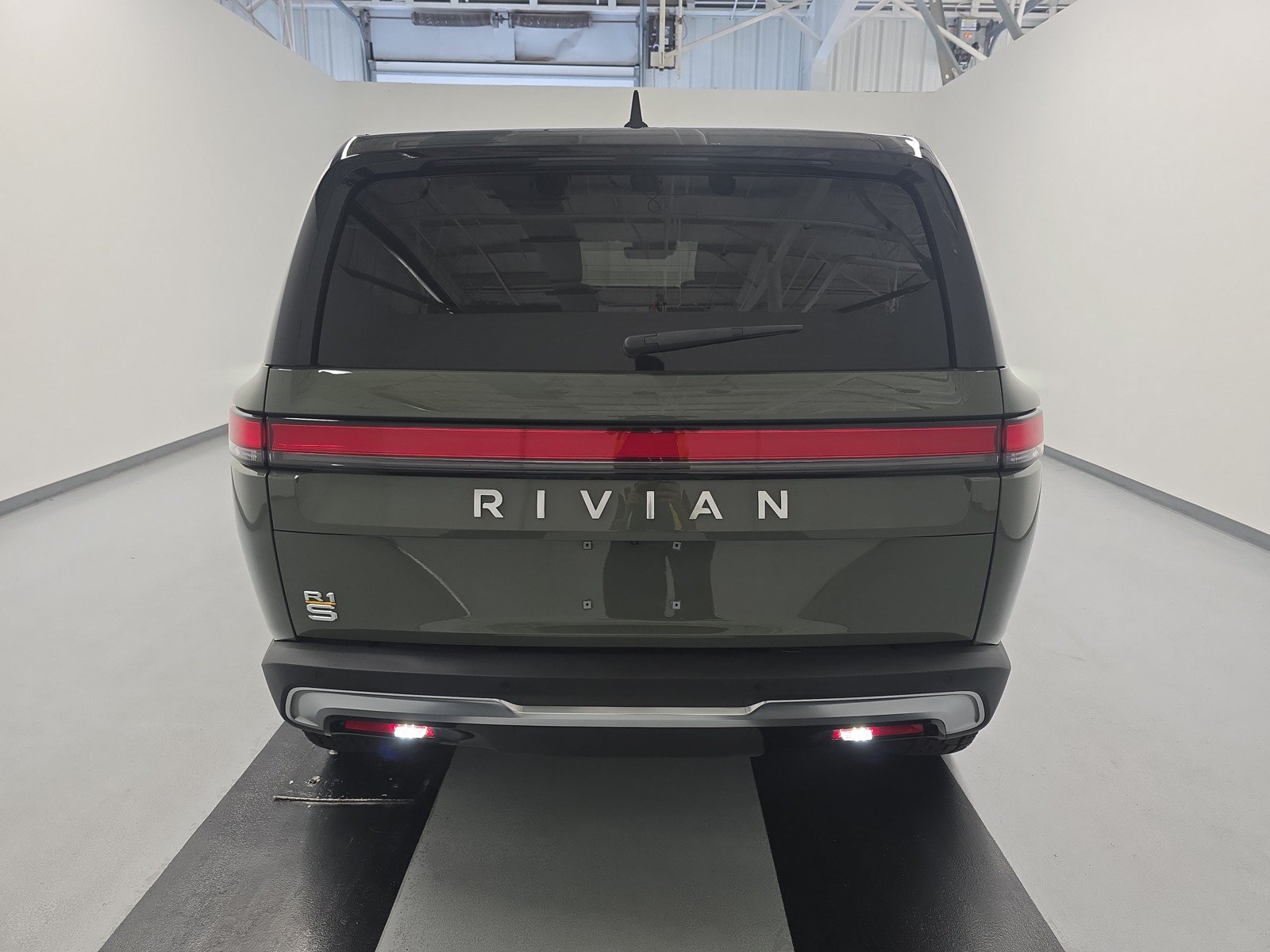 Used 2023 Rivian R1S Launch Edition AWD/4WD image 4