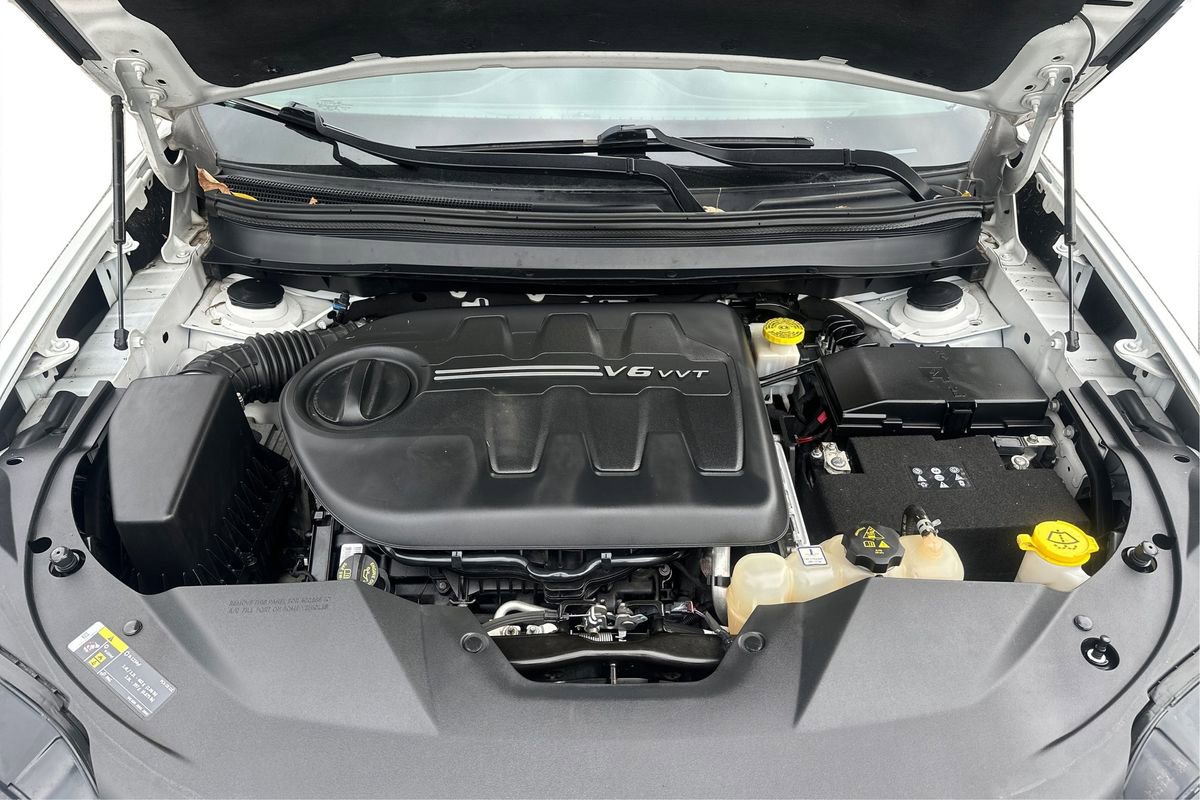 Used 2019 Jeep Cherokee Trailhawk w/ Cold Weather Group image 23