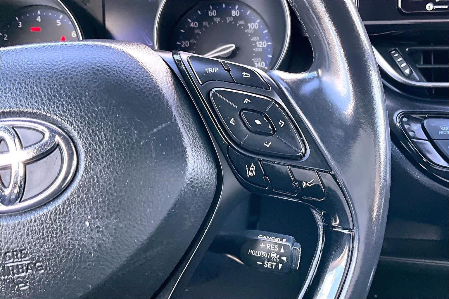 Used 2018 Toyota C-HR XLE FWD image 24