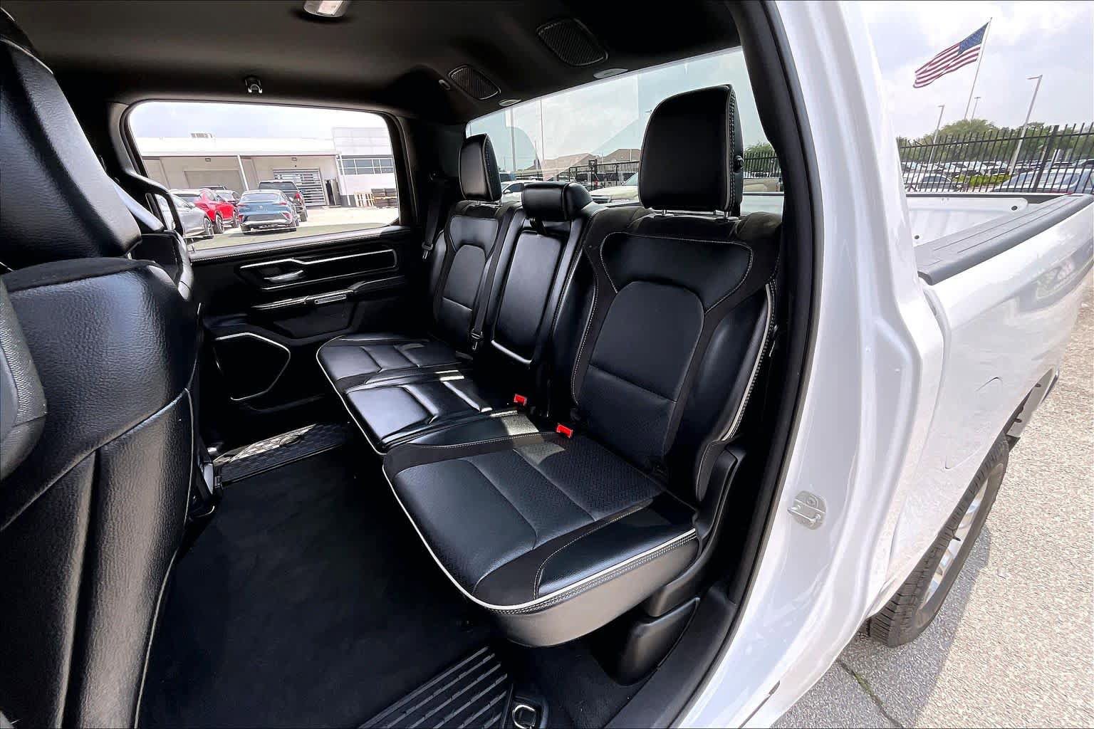 Used 2024 RAM 1500 Laramie AWD/4WD image 19