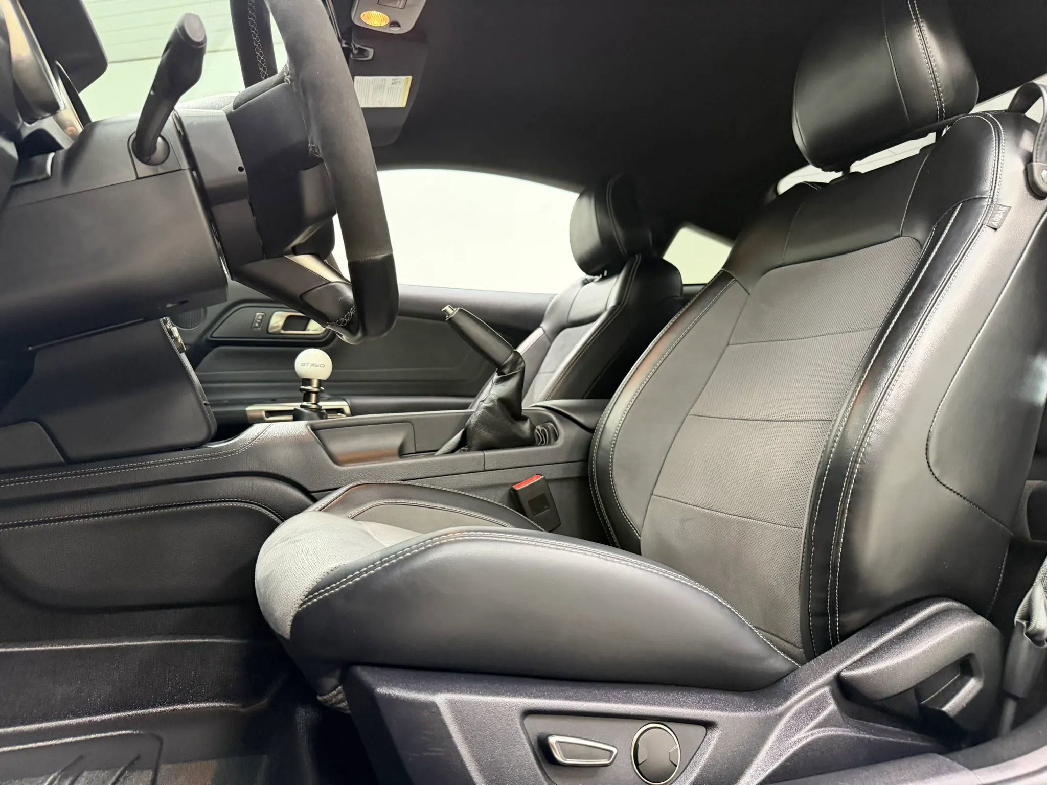 Used 2019 Ford Mustang Shelby GT350 w/ Technology Package image 22