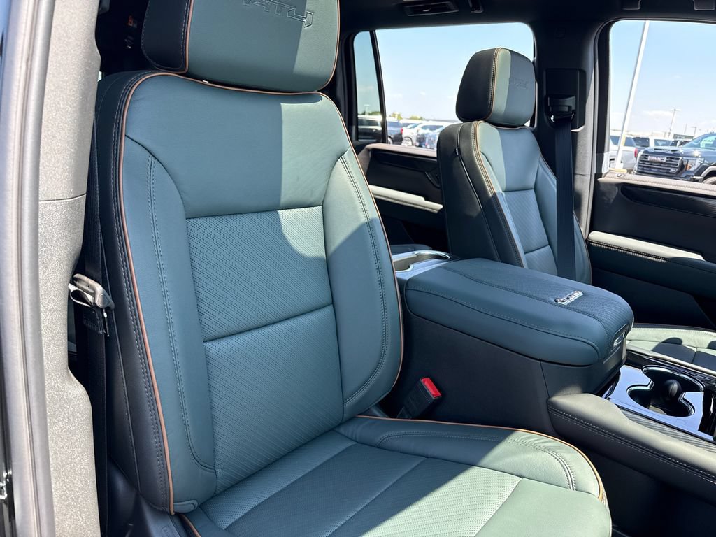 New 2026 GMC Yukon XL AT4 AWD/4WD image 38