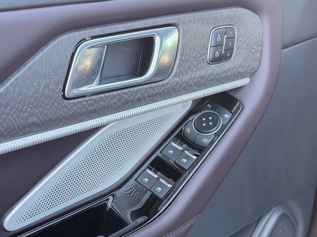 Used 2026 Ford Explorer Platinum RWD image 15