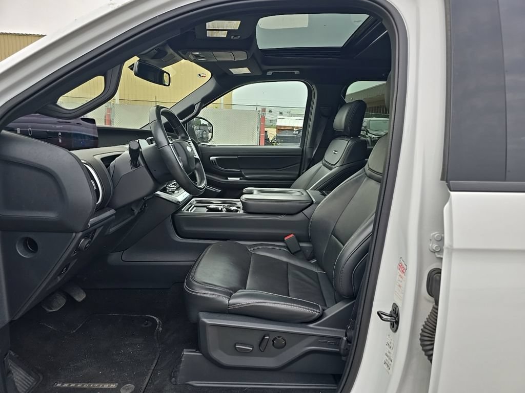 Used 2025 Ford Expedition Max Platinum w/ Stealth Appearance Package AWD/4WD image 13