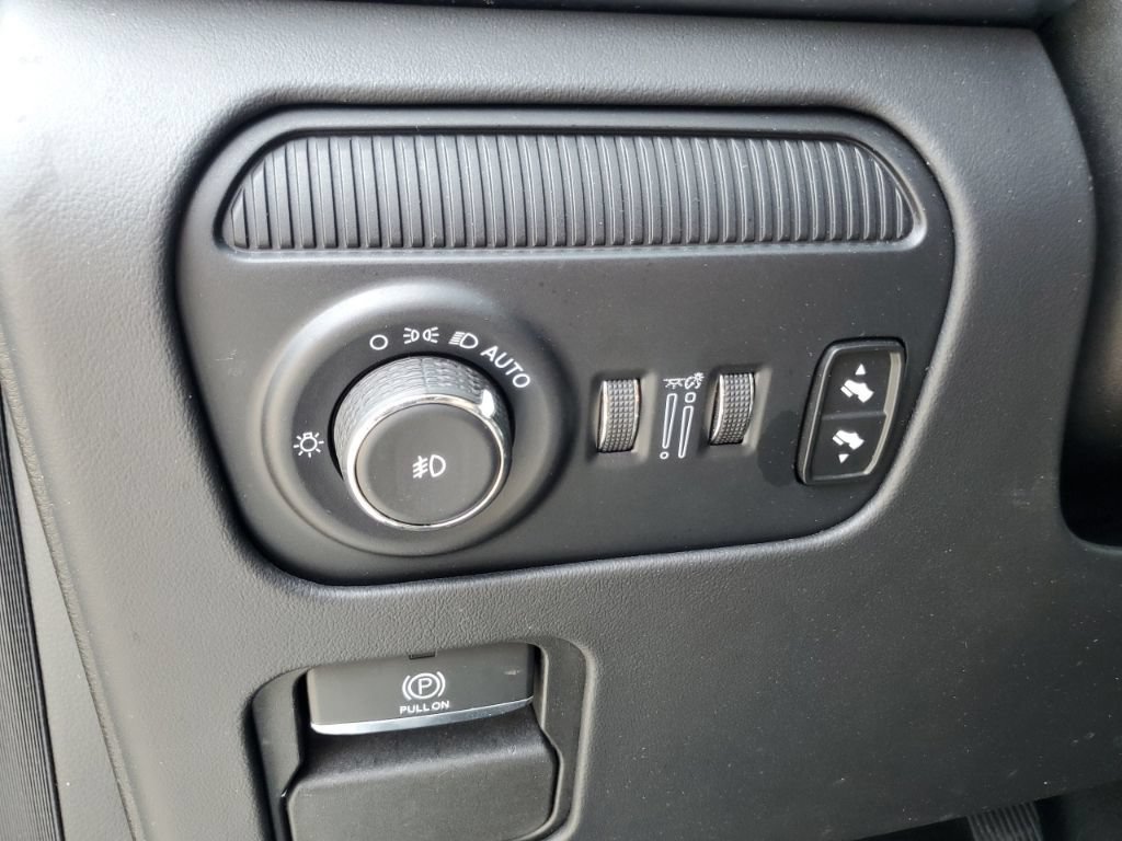 Used 2024 Jeep Grand Wagoneer L Series III AWD/4WD image 13