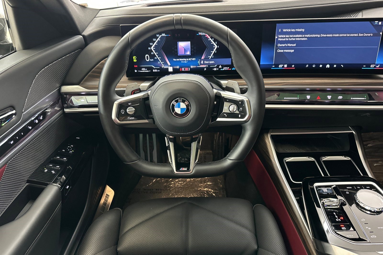 Used 2023 BMW 740i image 29