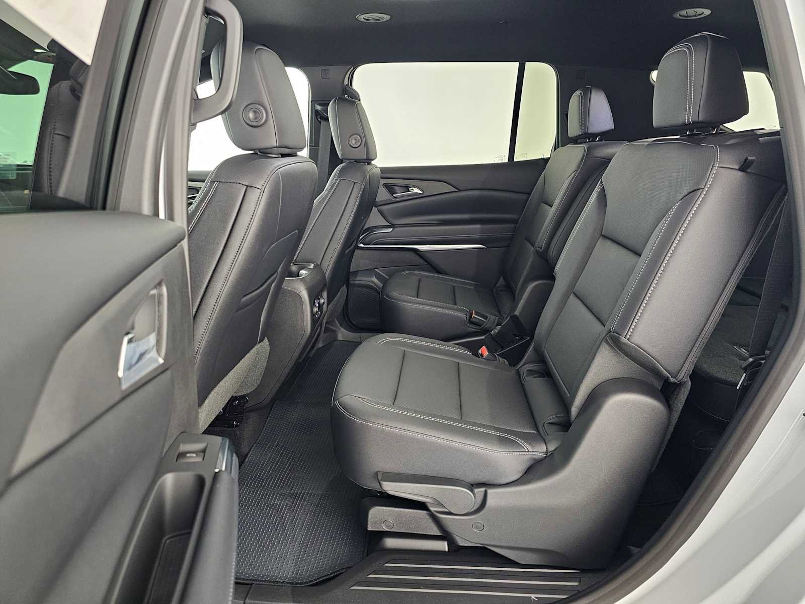 New 2026 Chevrolet Traverse LT image 18