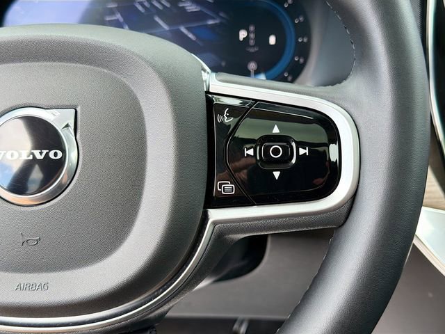Used 2025 Volvo XC90 B5 Plus image 40