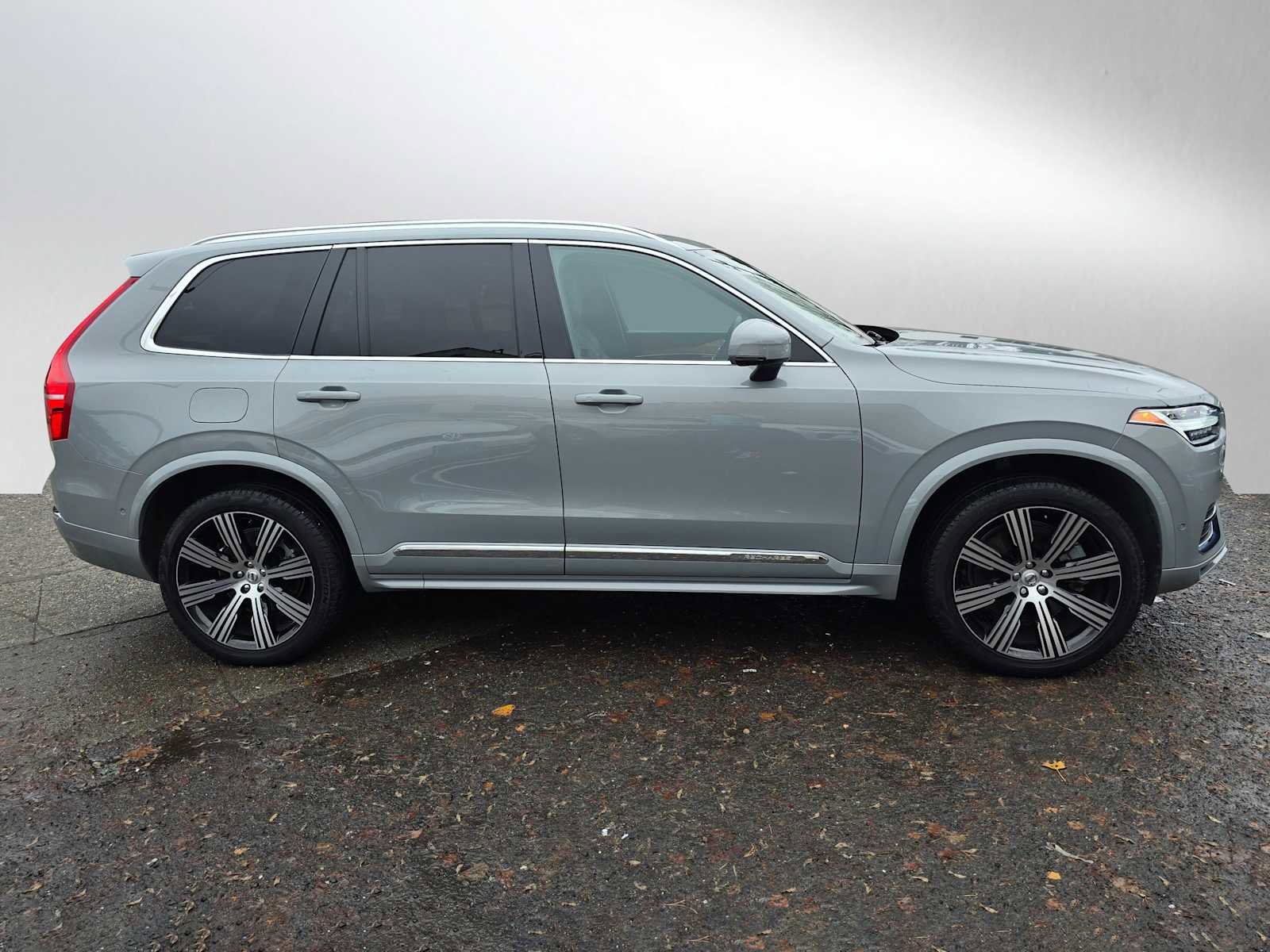 Certified 2024 Volvo XC90 T8 Plus w/ Protection Package Premier image 2
