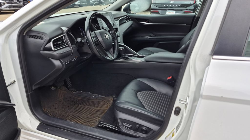 Used 2022 Toyota Camry SE w/ Cold Weather Package FWD image 10