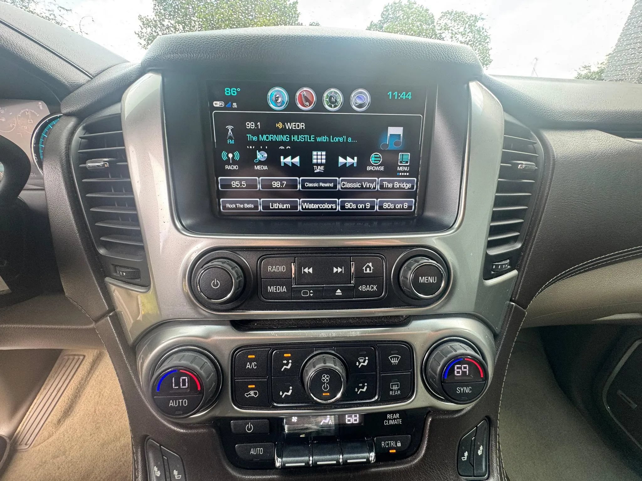 Used 2017 Chevrolet Tahoe LT RWD image 21