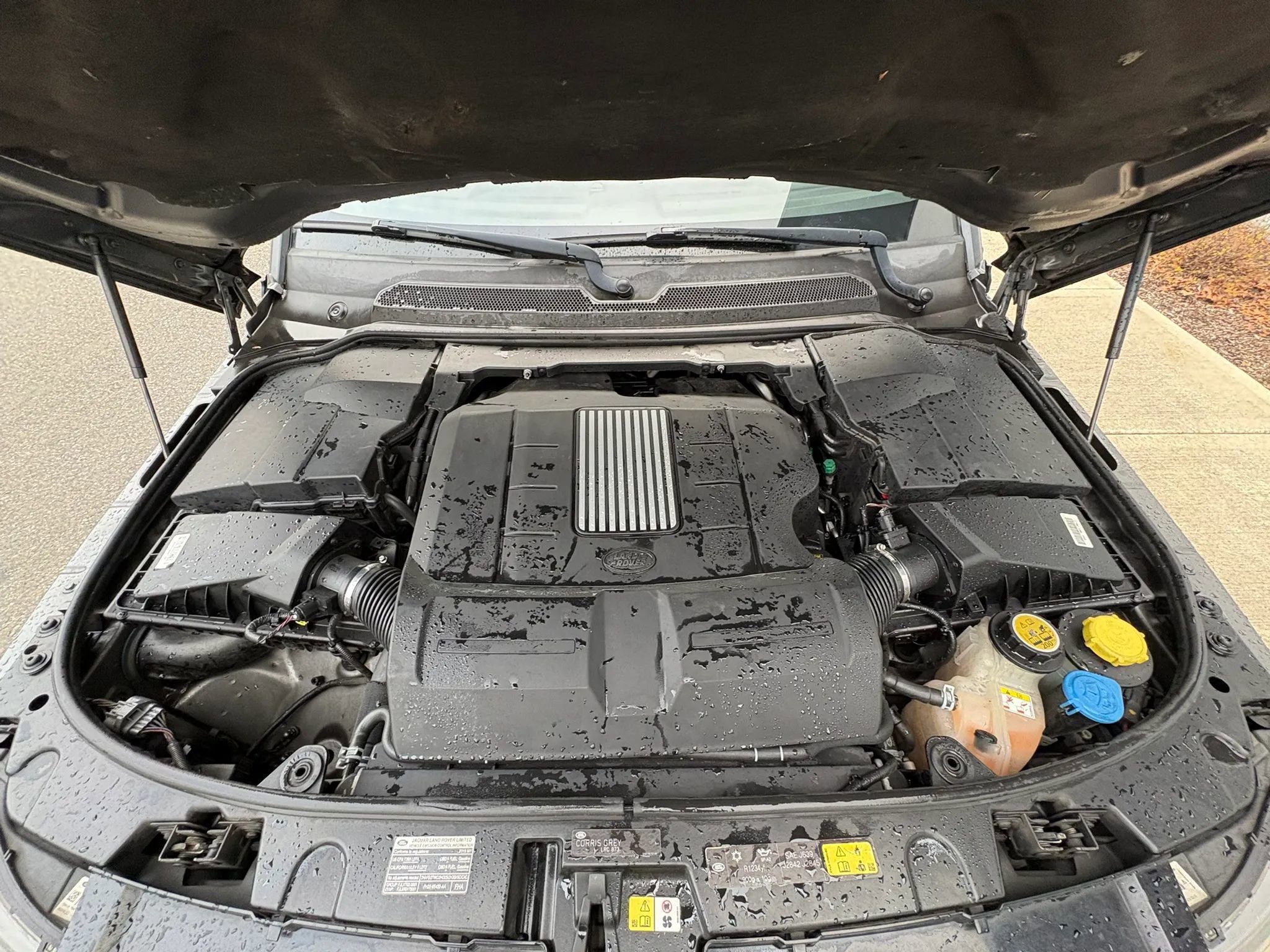 Used 2015 Land Rover LR4 HSE image 29