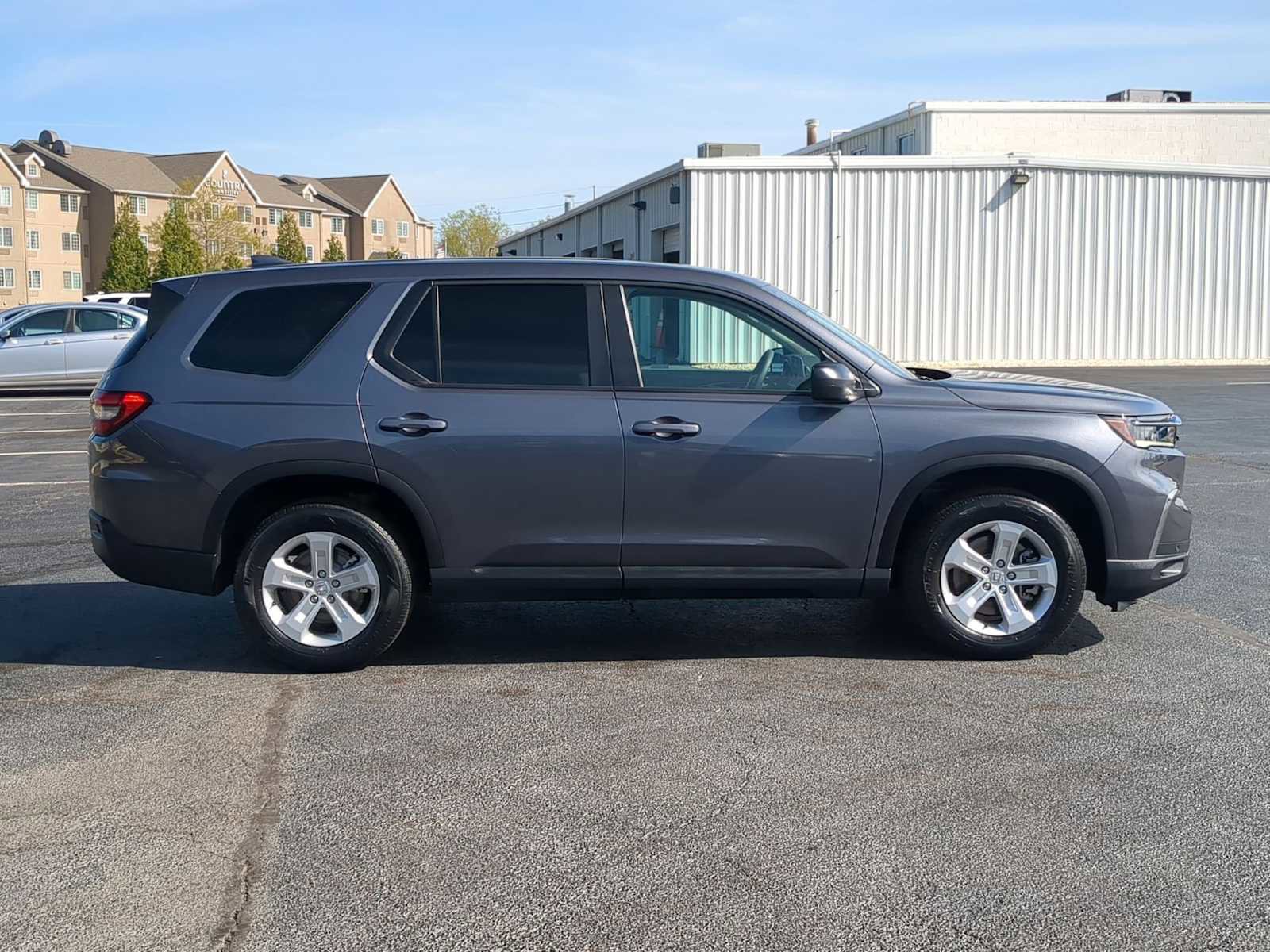 Used 2023 Honda Pilot LX image 9