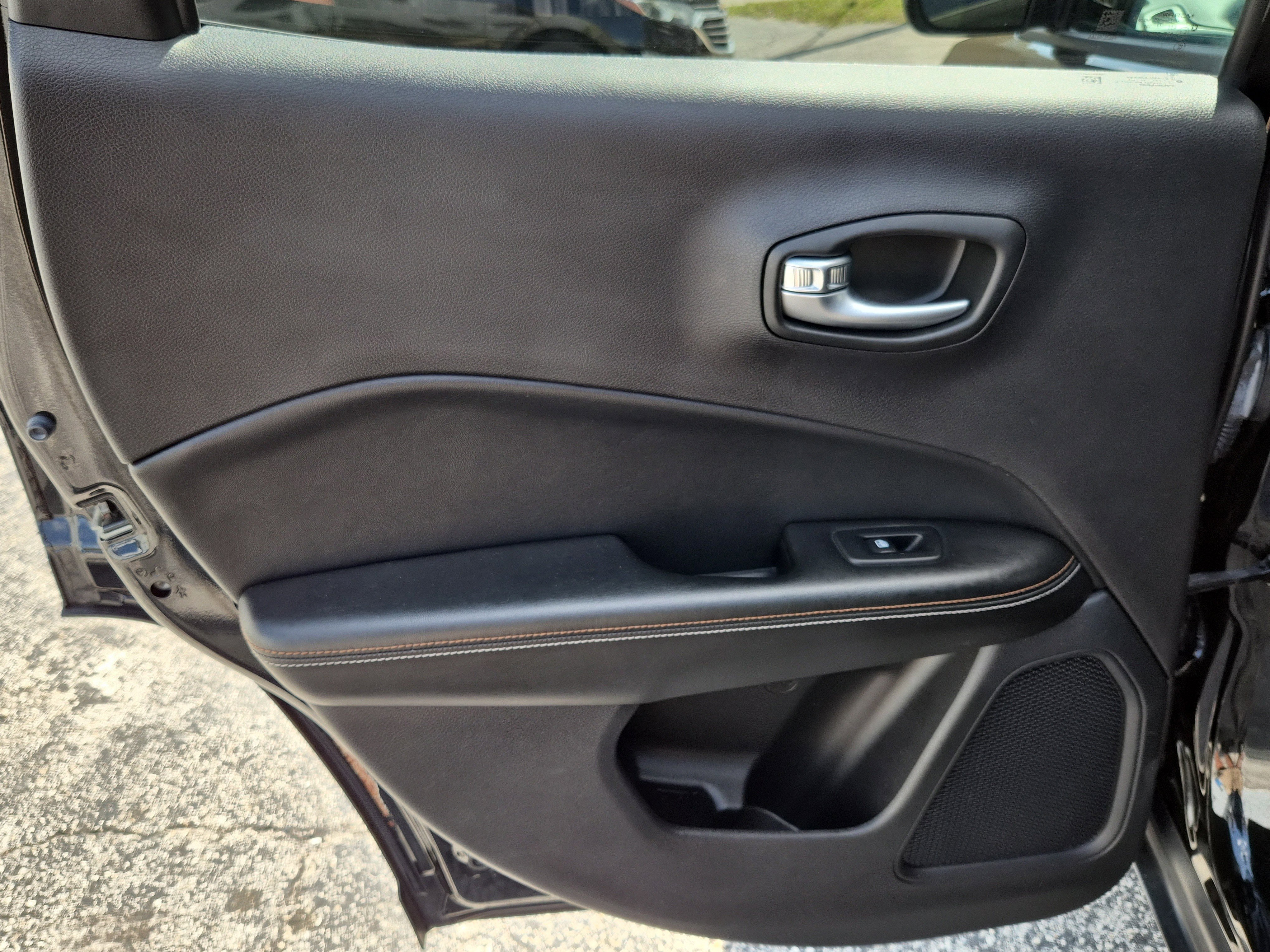 Used 2018 Jeep Compass Latitude w/ Cold Weather Group image 16