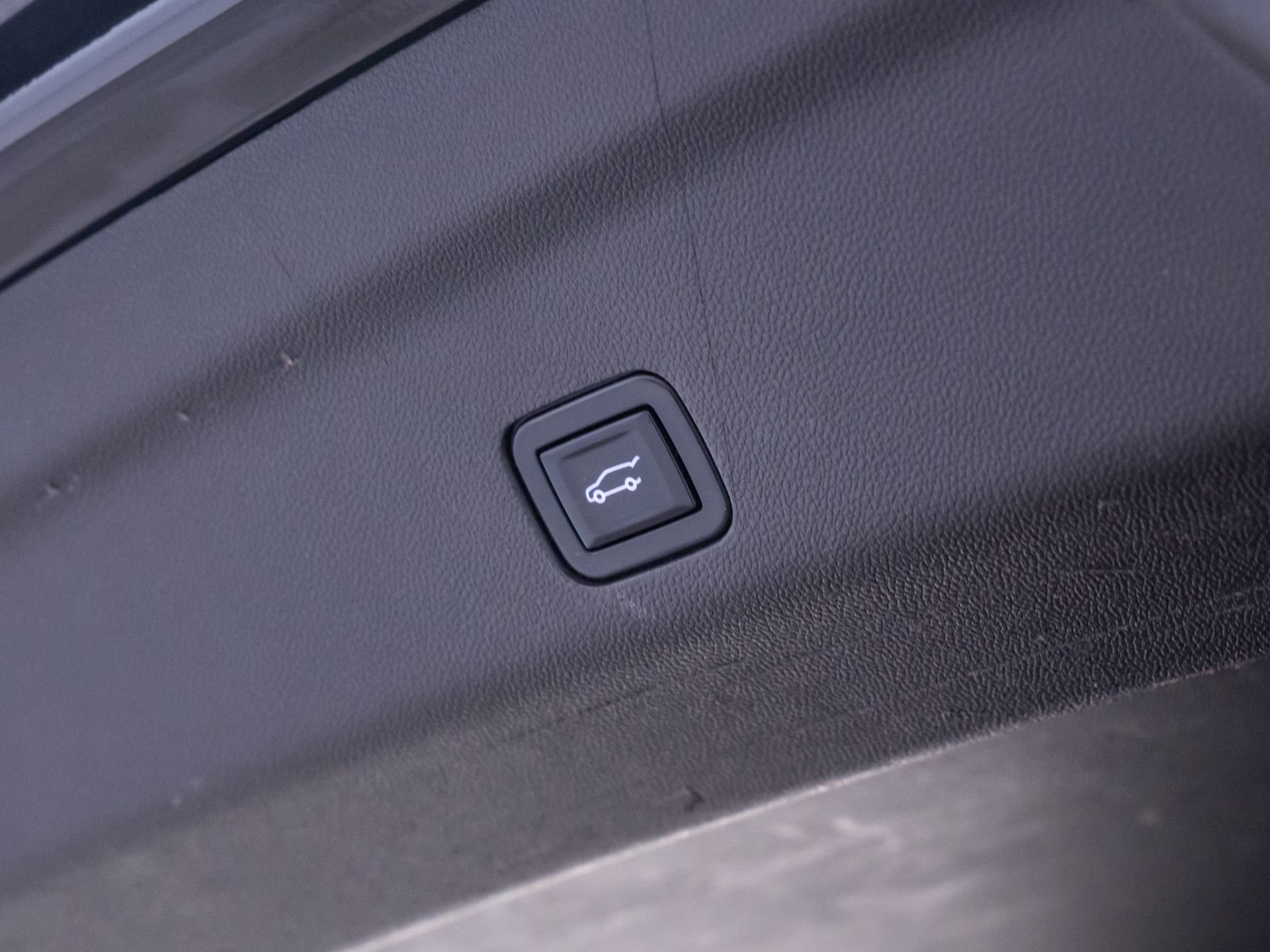 Used 2021 Cadillac Escalade Premium Luxury w/ LPO, Radiant Package image 34