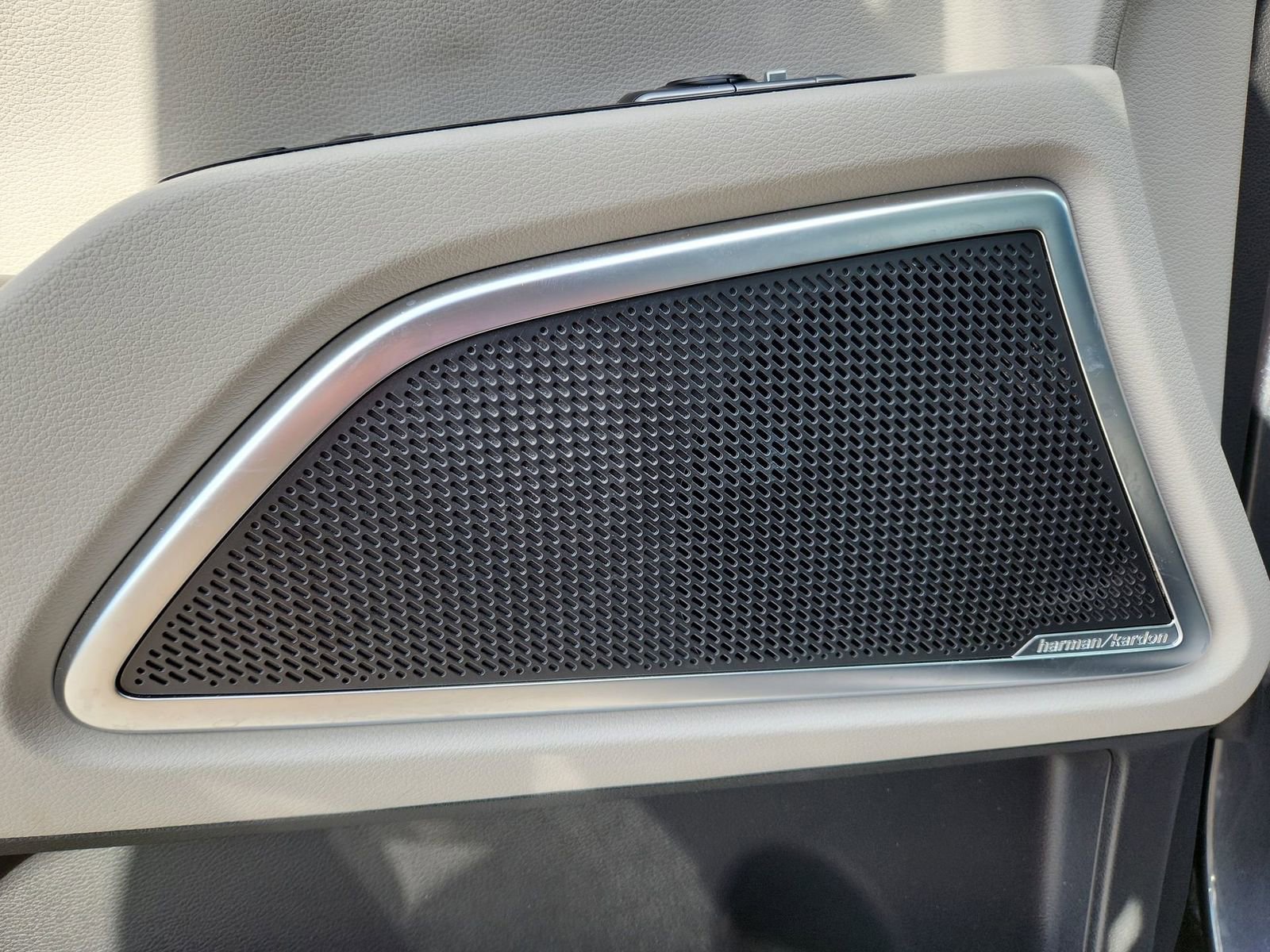 Used 2023 Kia Telluride SX image 18