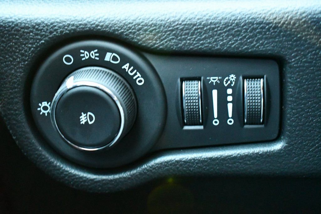 New 2026 Chrysler Pacifica Select image 16