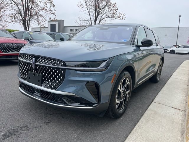 Used 2026 Lincoln Nautilus Premier image 3