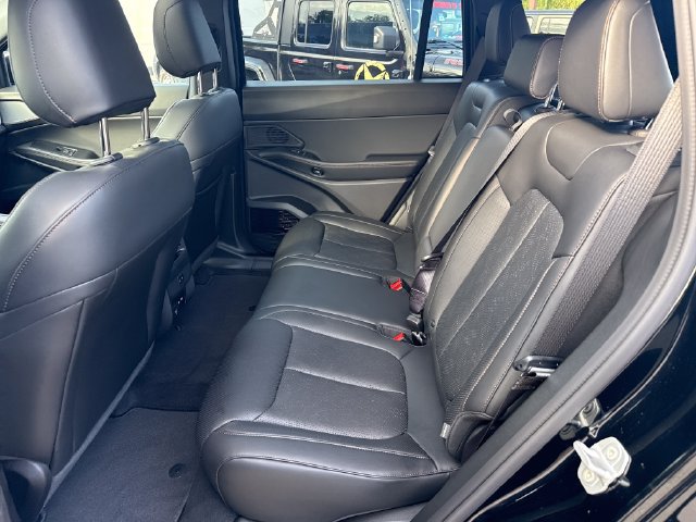 New 2026 Jeep Cherokee Overland w/ Advanced Pro Tech Group AWD/4WD image 13
